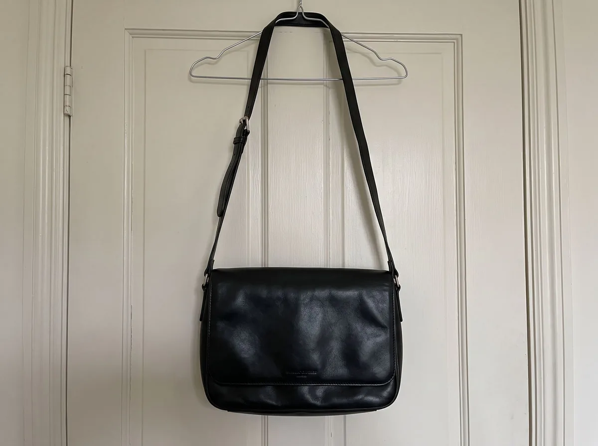 Phone photo before Handbag on Model: Show Your Bag Carried and Worn